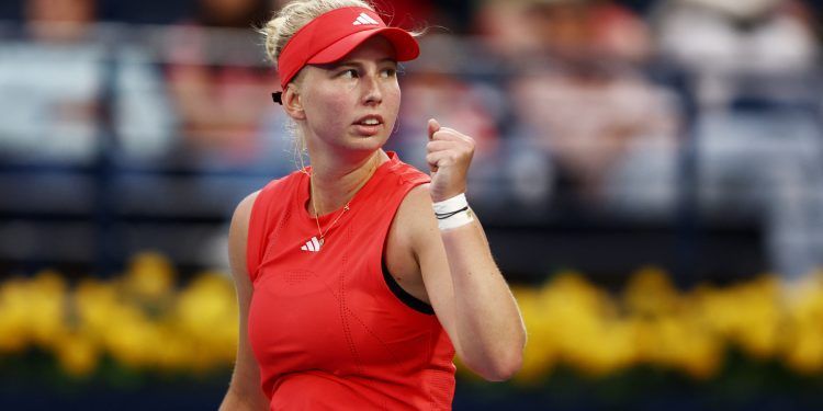 Clara Tauson and Karolina Muchova Set for Semifinal Clash at Dubai Tennis Championships